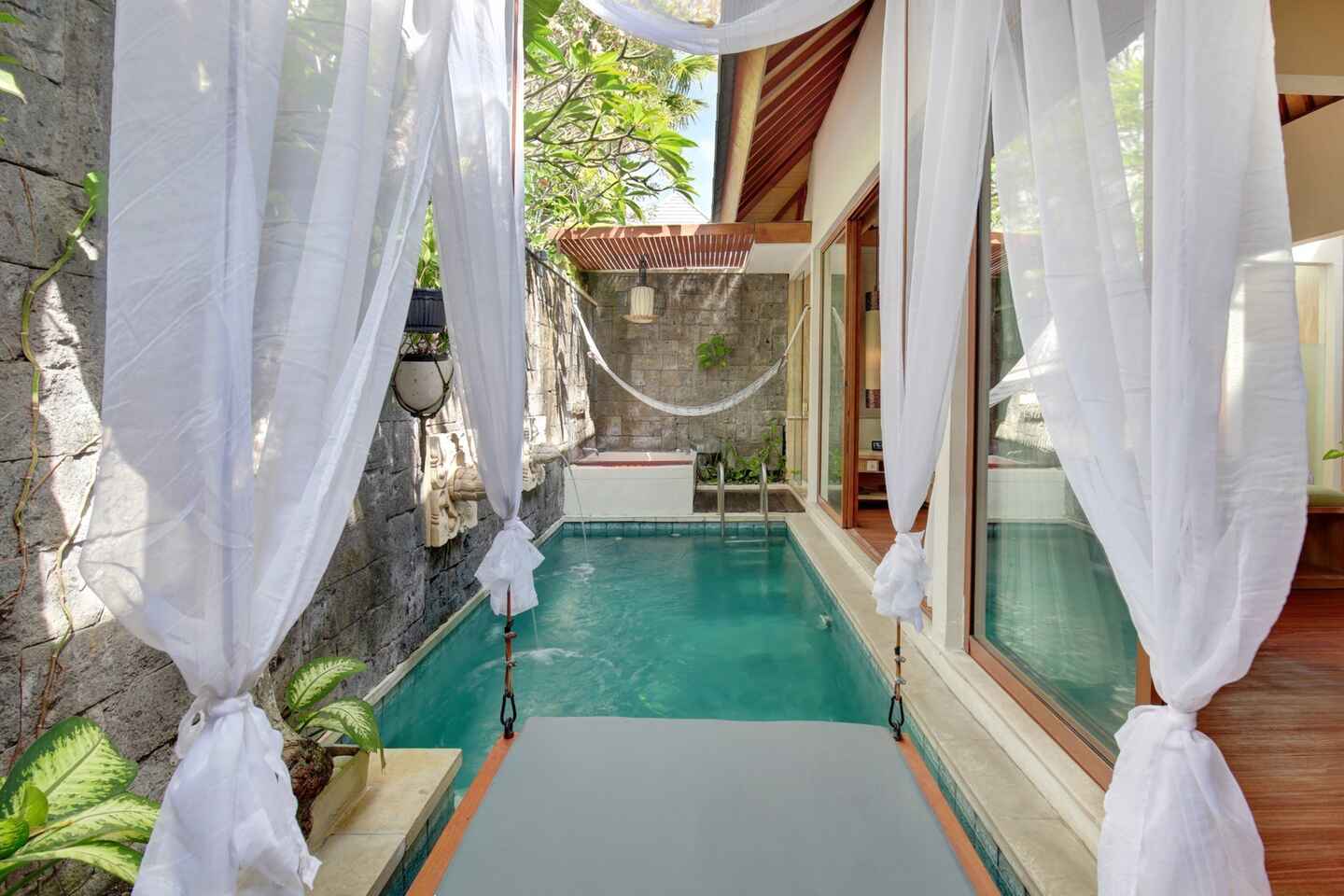 Ini Vie Villa Pool